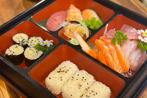 เบนโตะซาซิมิ Sashimi Bento