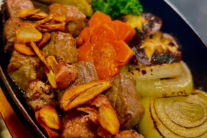 เทปันยากิ เนื้อหั่นเต๋า Beef Teppanyaki