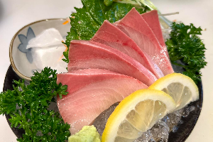 ปลาฮามาจิ ซาซิมิ Hamachi (Yellowtail) Sashimi
