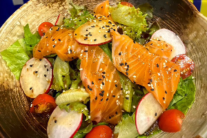 สลัดแซลมอน Salmon Salad