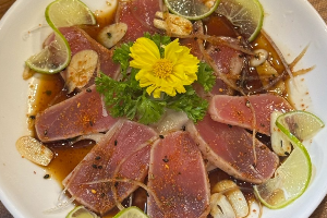 มากุโระทาทากิ (ยำทูน่าสไตล์ญี่ปุ่น) Maguro Tataki (Japanese-style tuna Yam)