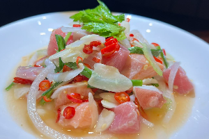ไคเชนยำไทย (ยำปลาดิบรวม) Kaichen Thai Salad (mixed raw fish salad)
