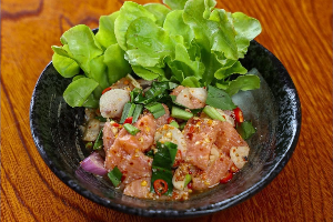 ลาบแซลมอน Salmon Larb (Spicy Minced Salmon Salad)