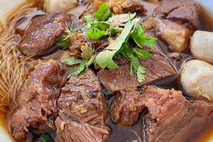 S01 ก๋วยเตี๋ยวเนื้อหมก