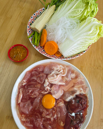 ชุดหมูจุ่ม 