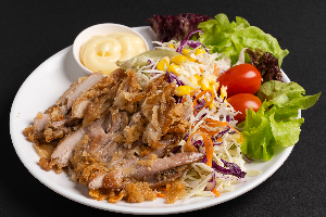 S16 สลัดไก่กรอบ