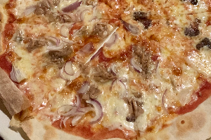 80. Pizza Gorgonzola & Tuna