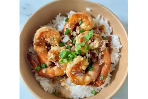 ข้าวกุ้งทอดกระเทียม