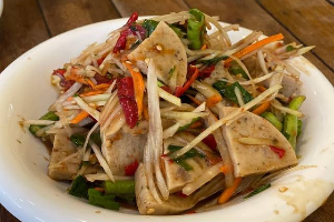 ตำไก่ยอ