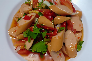 ยำไส้กรอก