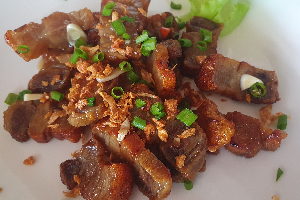 หมูกรอบคั่วพริกเกลือ