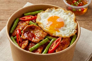 ผัดพริกแกงราดข้าว