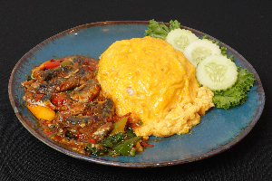  ข้าวกะเพราปลากระป๋องกัปตันเรือ ไข่ดาว