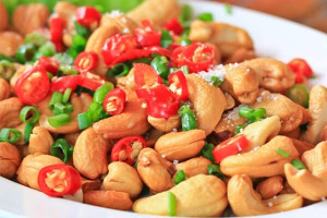 ยำเม็ดมะม่วงหิมพานต์