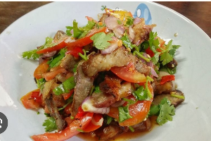 ยำคอหมูย่าง