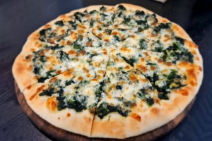 พิซซ่าผักโขมกับชีส