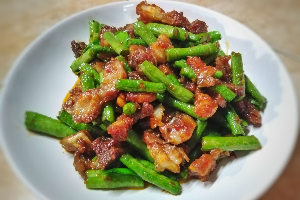 ผัดพริกแกงหมู/ไก่