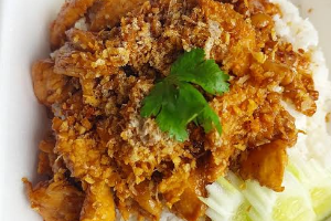 ข้าวไก่ทอดกระเทียม