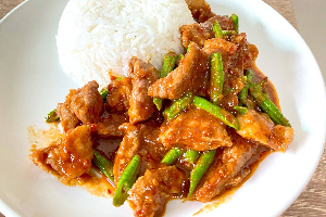 ข้าวราดผัดพริกแกง/พริกเผา