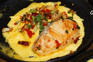 ข้าวไข่ข้นแซลม่อนพริกเกลือ