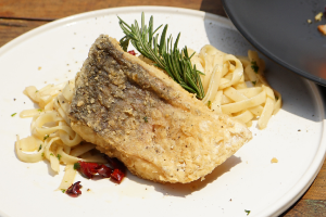 สปาเกตตี้ผัดพริกแห้งปลากระพง