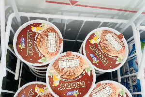 ไอติมถ้วยช็อคโกแล็ต