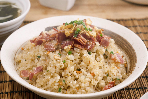 ข้าวผัดเบคอน        Bacon Fried Rice