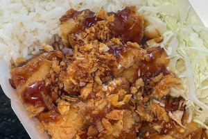 ข้าวมันไก่ทอดซอสกระเทียม