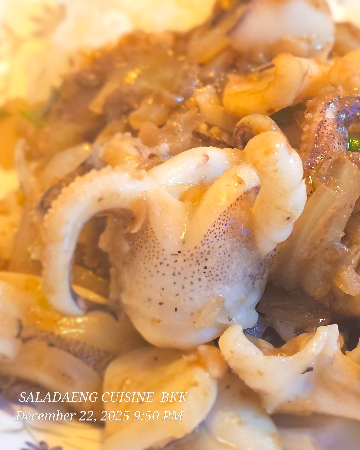 ปลาหมึกผัดกะปิ (กับข้าว)