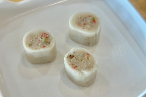 ปลาหมึกเทียมยัดไส้ / Squid roll 