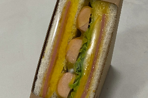 แซนวิชไส้กรอก