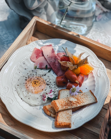 Breakfast อาหารเช้า ( ผลไม้ตามฤดูกาล  )