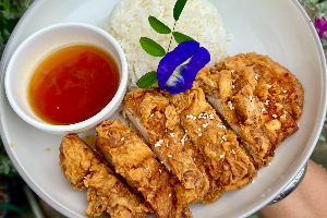 ไก่กรอบซอสน้ำปลา