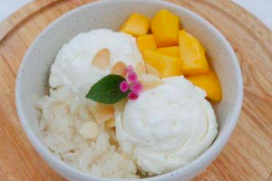 ไอติมกะทิข้าวเหนียวมะม่วง 
