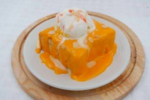 โทสต์ไข่เค็มลาวา+ไอติมกะทิไข่เค็ม