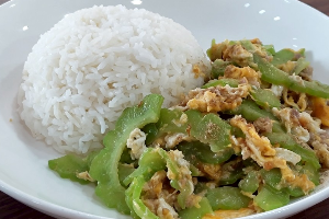 มะระผัดไข่