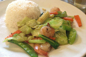 ผัดผักราดข้าว (Khao Rat Phat Phak)