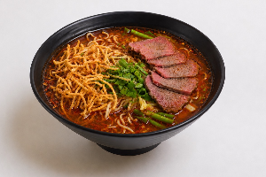 บะหมี่สดมันเนื้อหม่าล่าน้ำ 麻辣油面 (汤) 