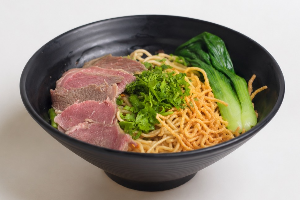 บะหมี่สดมันเนื้อหม่าล่าแห้ง 麻辣油面 (干)