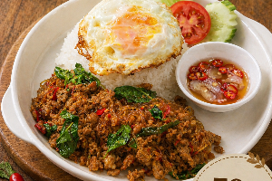 ข้าวกะเพราะหมูสับวุ้นเส้น