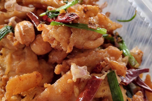 ไก่ผัดเม็ดมะม่วง