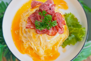 ข้าวไข่ข้น เบคอน