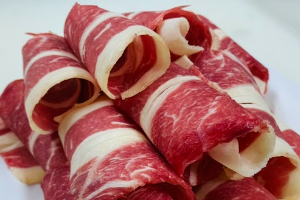 เนื้อติดมัน (เล็ก) 肥牛小份  Sliced Beef Plate (S)