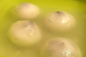 บัวลอยข้าวหมาก 酒酿汤圆 Black Sesame Balls