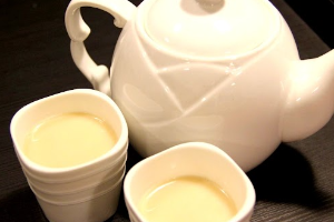 น้ำถั่วลิสงร้อน (กา) 鲜榨花生汁 Hot Peanut juice