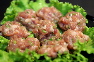 หมูบะช่อ 香菜丸子 Pork Meatballs