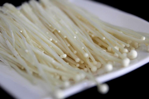 เห็ดเข็มทอง 金针菇  Golden Needle Mushroom