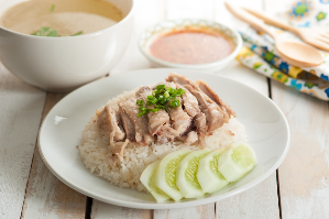 ข้าวมันไก่ต้ม បាយខ្លាញ់​មាន់ស្ងោរ Oily Rice Boiled Chicken
