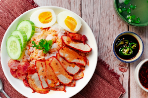 ข้าวหมูแดง	បាយ​សាច់ជ្រូកក្រហម	Rice with BBQ Red Pork 