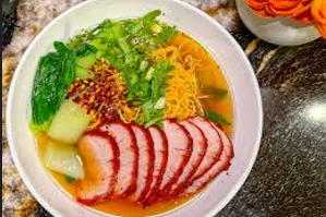 บะหมี่หมูแดง	មីលឿងសាច់ជ្រូកក្រហម	Yellow Noodle with BBQ Red Pork 